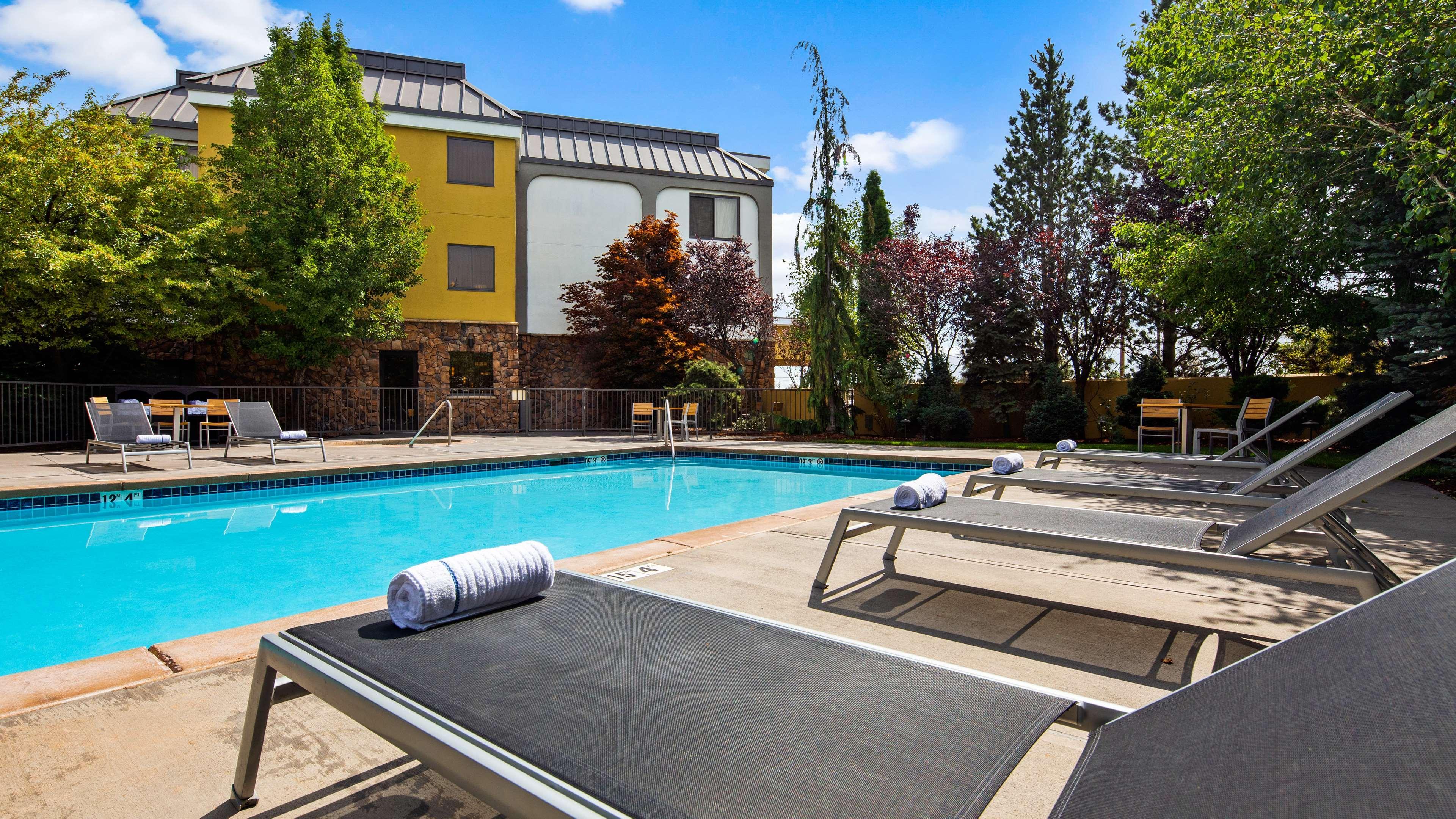 Best Western Plus Olympic Inn Кламат Фолс Екстериор снимка